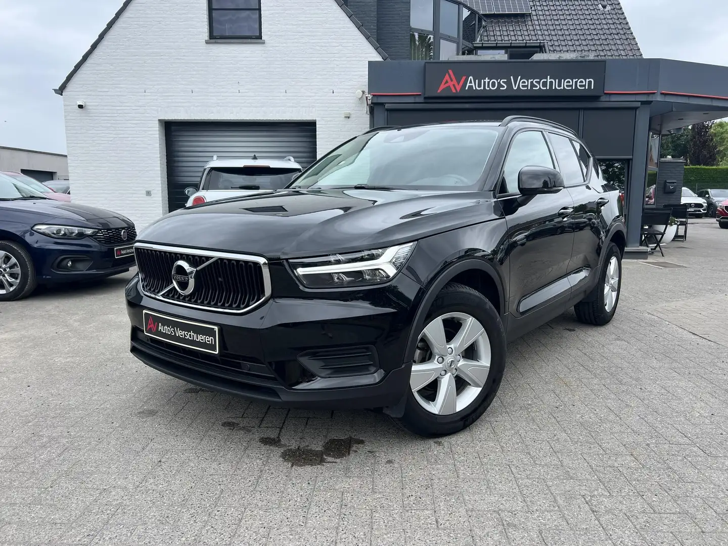 Volvo XC40 T2 Momentum Core Geartronic ** Navi | Lane Assi... Noir - 2