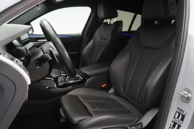 BMW X4 view 11
