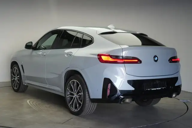 BMW X4 view 5