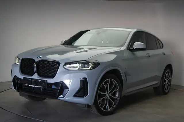 BMW X4 view 3