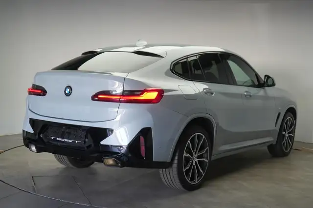 BMW X4 view 4
