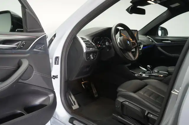BMW X4 view 12