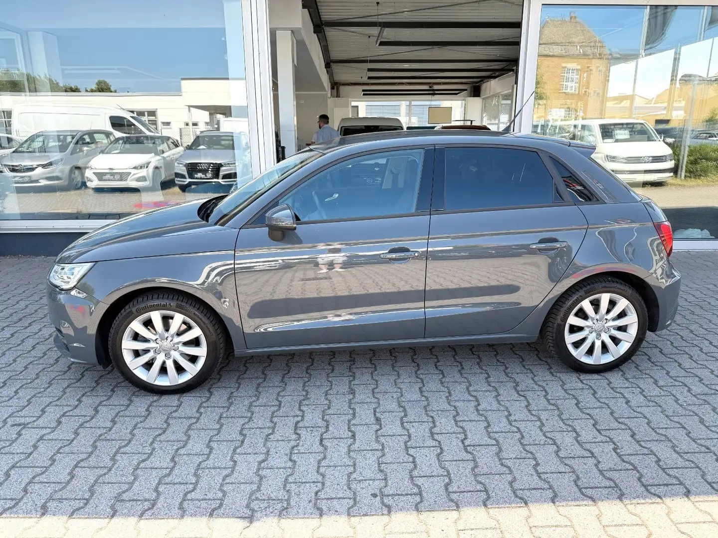Audi A1 Sportback Automatik *1. HAND*BOSE*NAVI*SITZH* Grey - 2