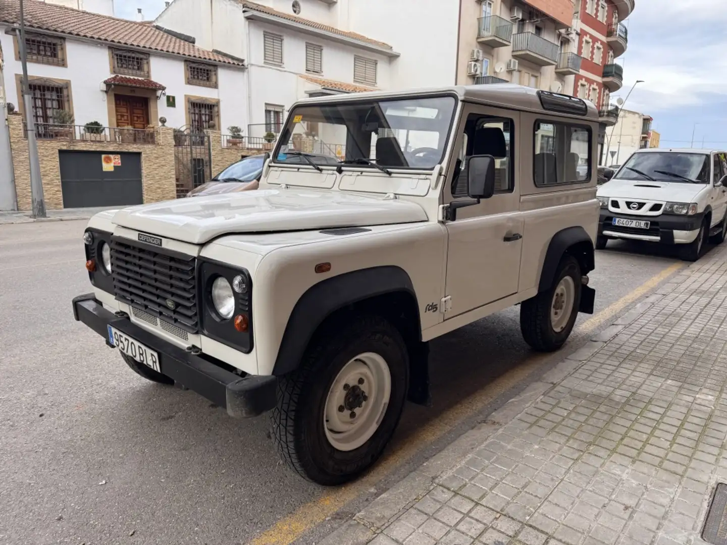 Land Rover Defender 90TDI Techo Duro Blanco - 1