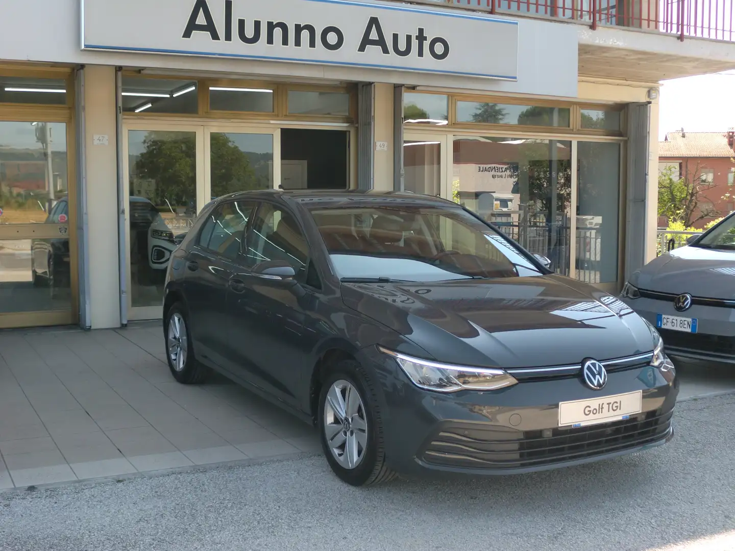 Volkswagen Golf Golf VIII 1.5 tgi Life 130cv dsg Grigio - 2