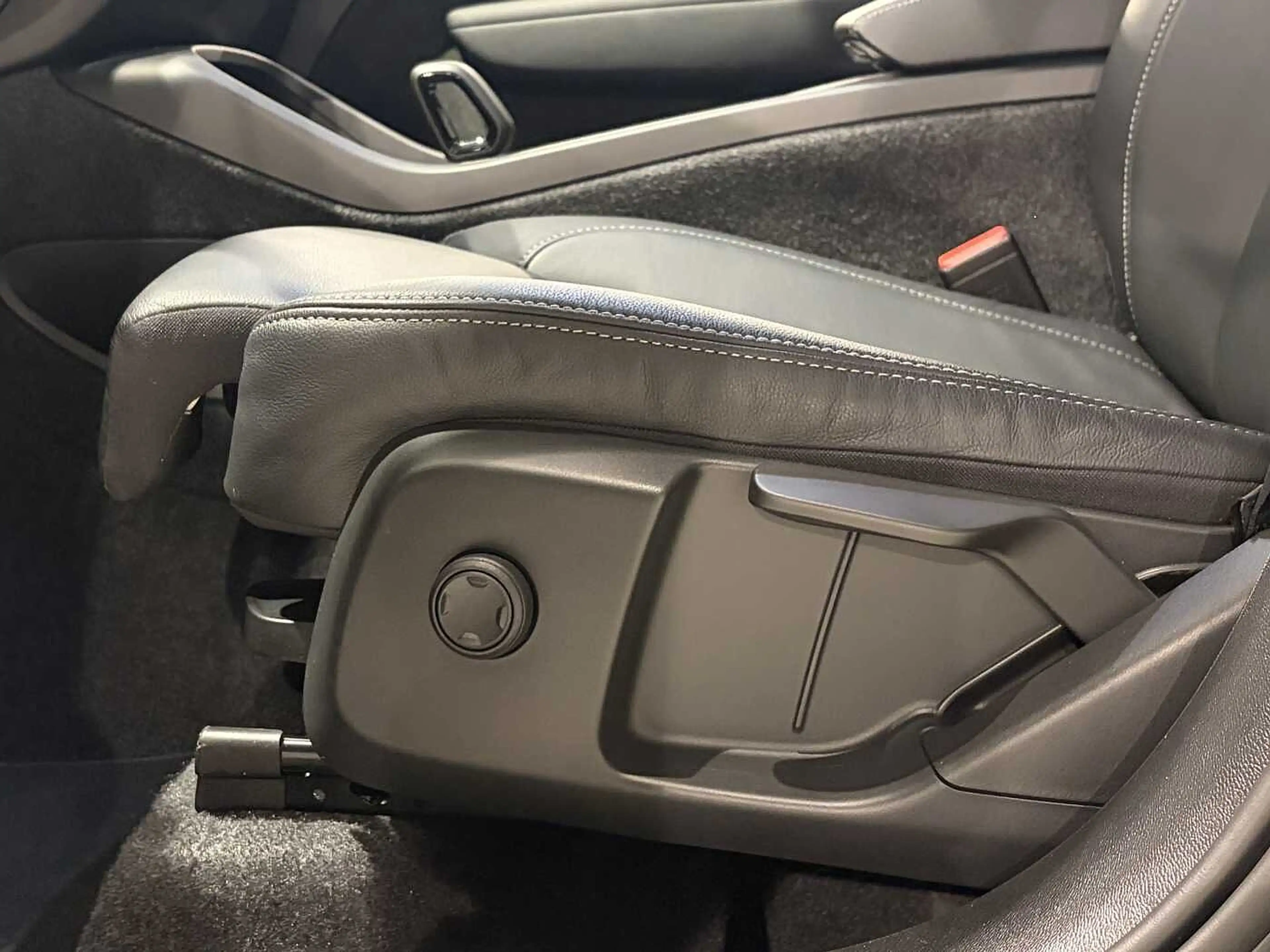 Volvo XC40 B3 Mild Hybride + LEDER/PDC VOOR EN ACHTER — photo 8
