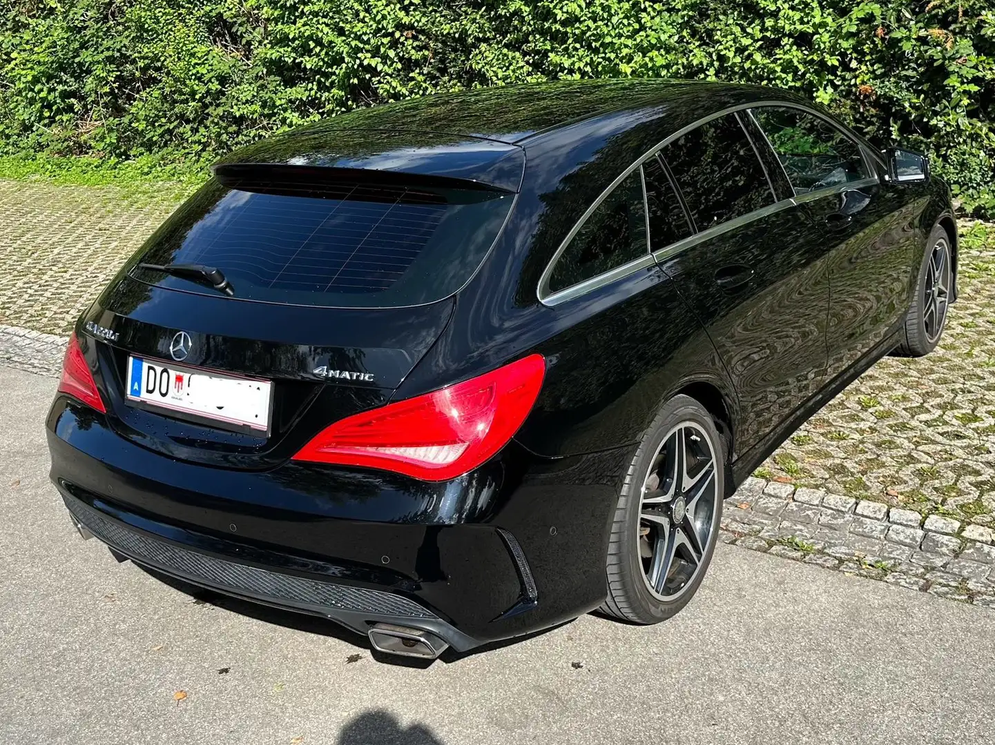Mercedes-Benz CLA 220 CLA 220 d Shooting Brake Aut. 4-matic Schwarz - 2