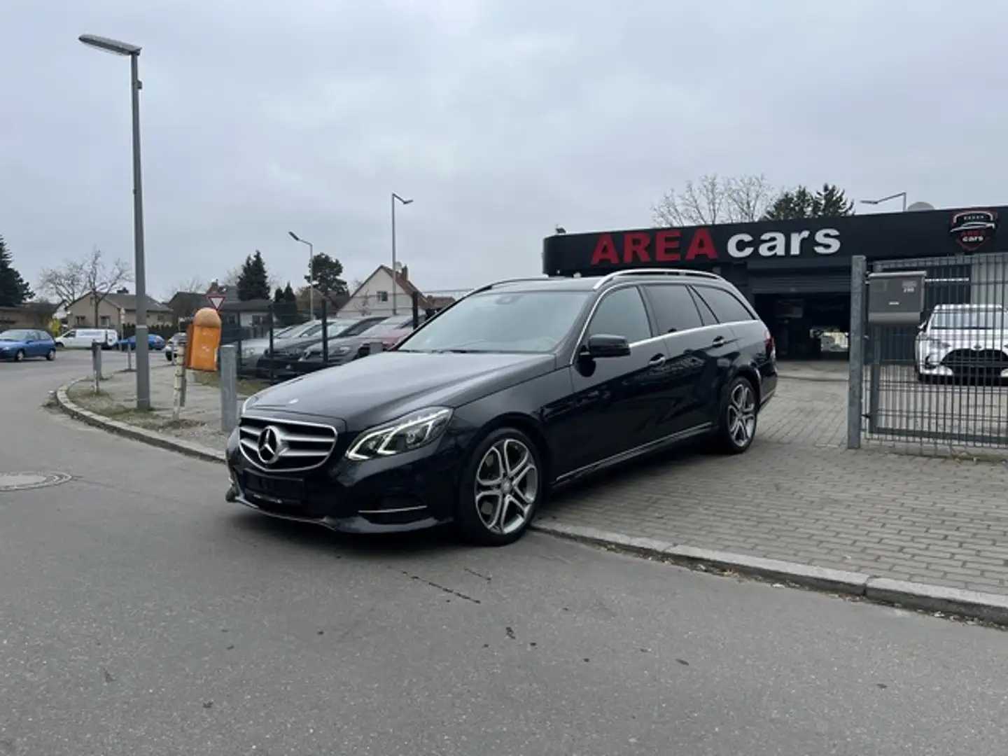Mercedes-Benz E 220 d T SPORT*LED*COMAND*360*NAVI*SHZ Schwarz - 2
