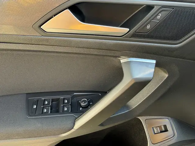 Volkswagen Tiguan Allspace view 12