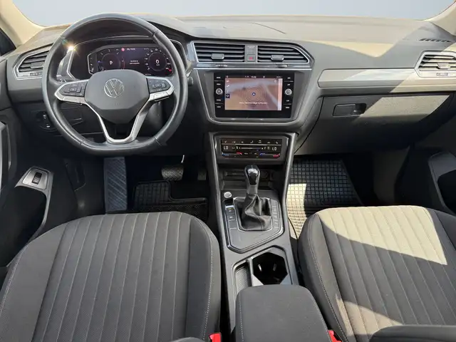 Volkswagen Tiguan Allspace view 8