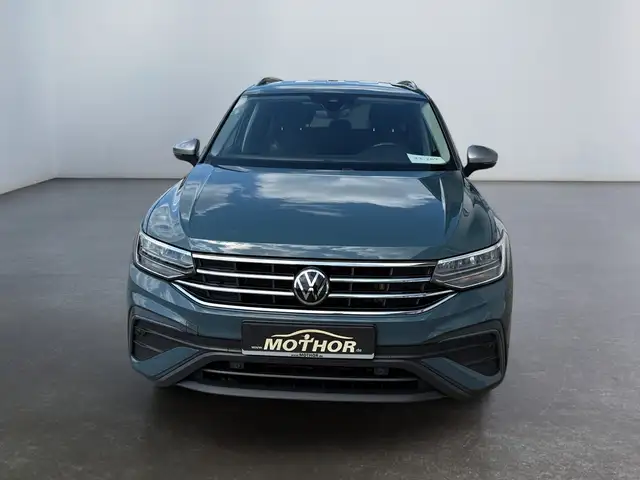 Volkswagen Tiguan Allspace view 6