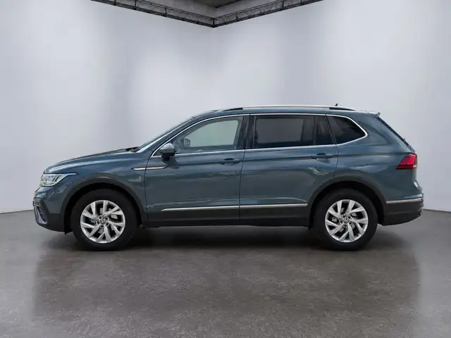 Volkswagen Tiguan Allspace view 3