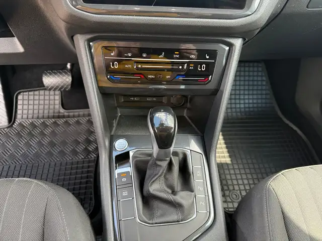 Volkswagen Tiguan Allspace view 13