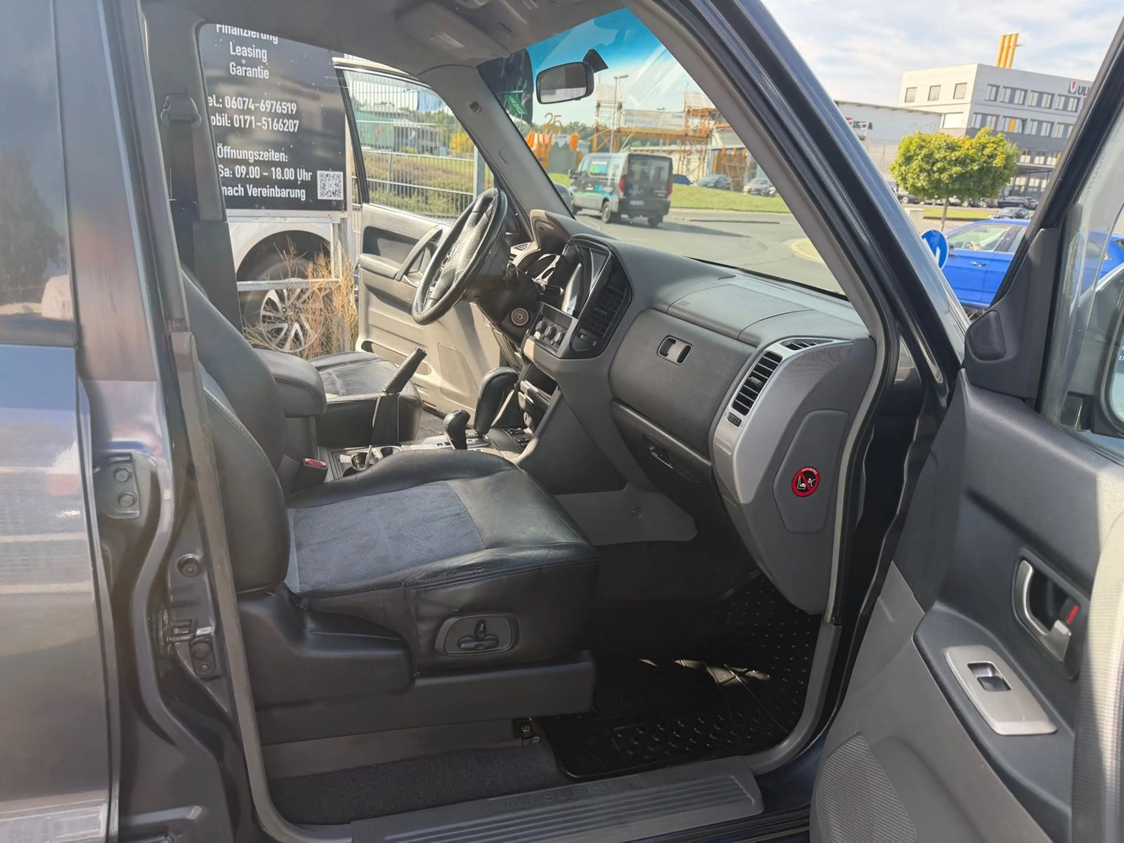 Mitsubishi Pajero 3.2 DI-D Dakar — photo 11