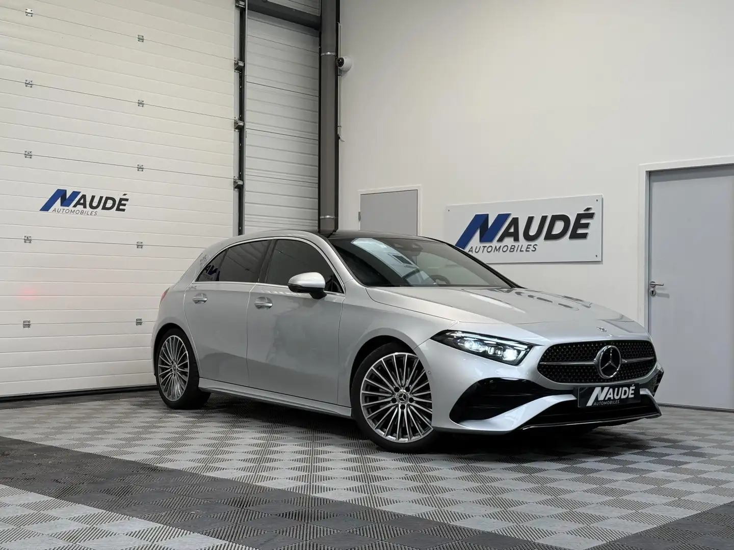 Mercedes-Benz A 220 220 d 190CH BV 8G-DCT AMG Line SUIVI ET GARANTIE M Noir - 1