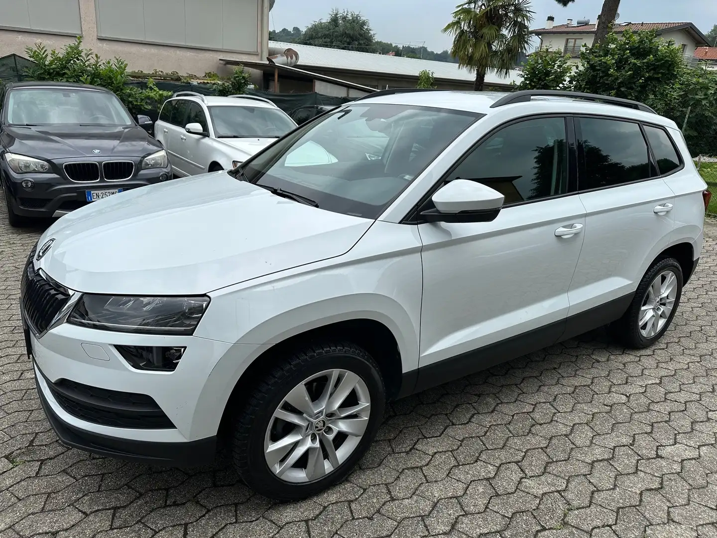 Skoda Karoq 1.6 TDI SCR Executive DSG*EURO6*NAVI*CERCHI - 1