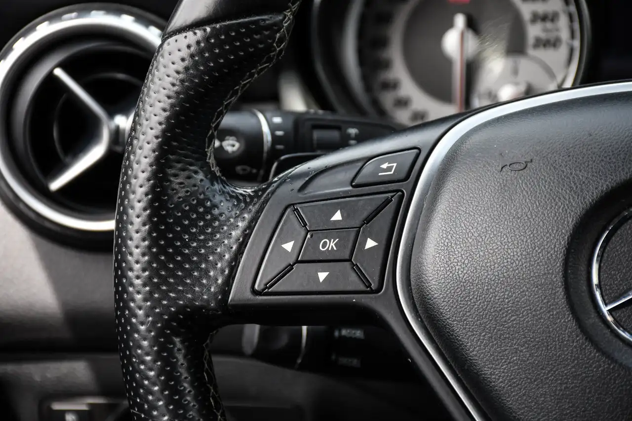 Mercedes-Benz GLA снимка Mercedes-Benz GLA