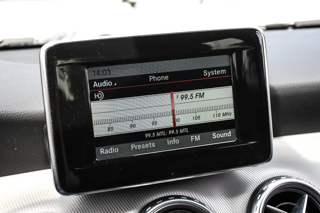 Mercedes-Benz GLA снимка Mercedes-Benz GLA