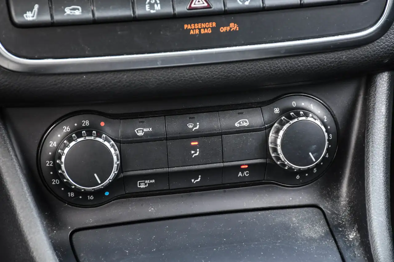 Mercedes-Benz GLA снимка Mercedes-Benz GLA