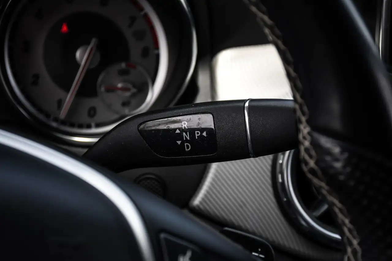 Mercedes-Benz GLA снимка Mercedes-Benz GLA