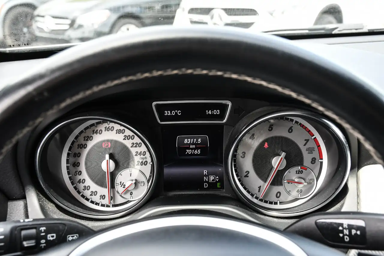 Mercedes-Benz GLA снимка Mercedes-Benz GLA