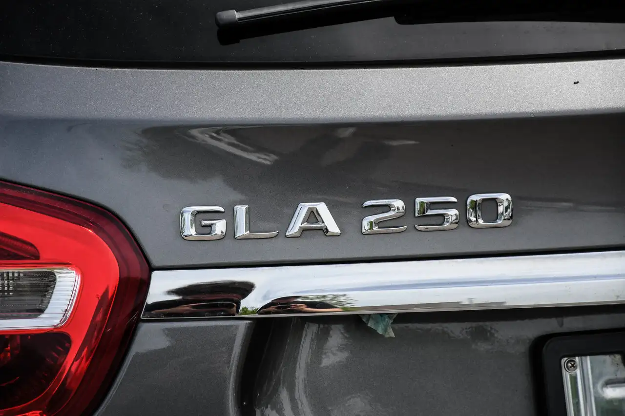 Mercedes-Benz GLA снимка Mercedes-Benz GLA