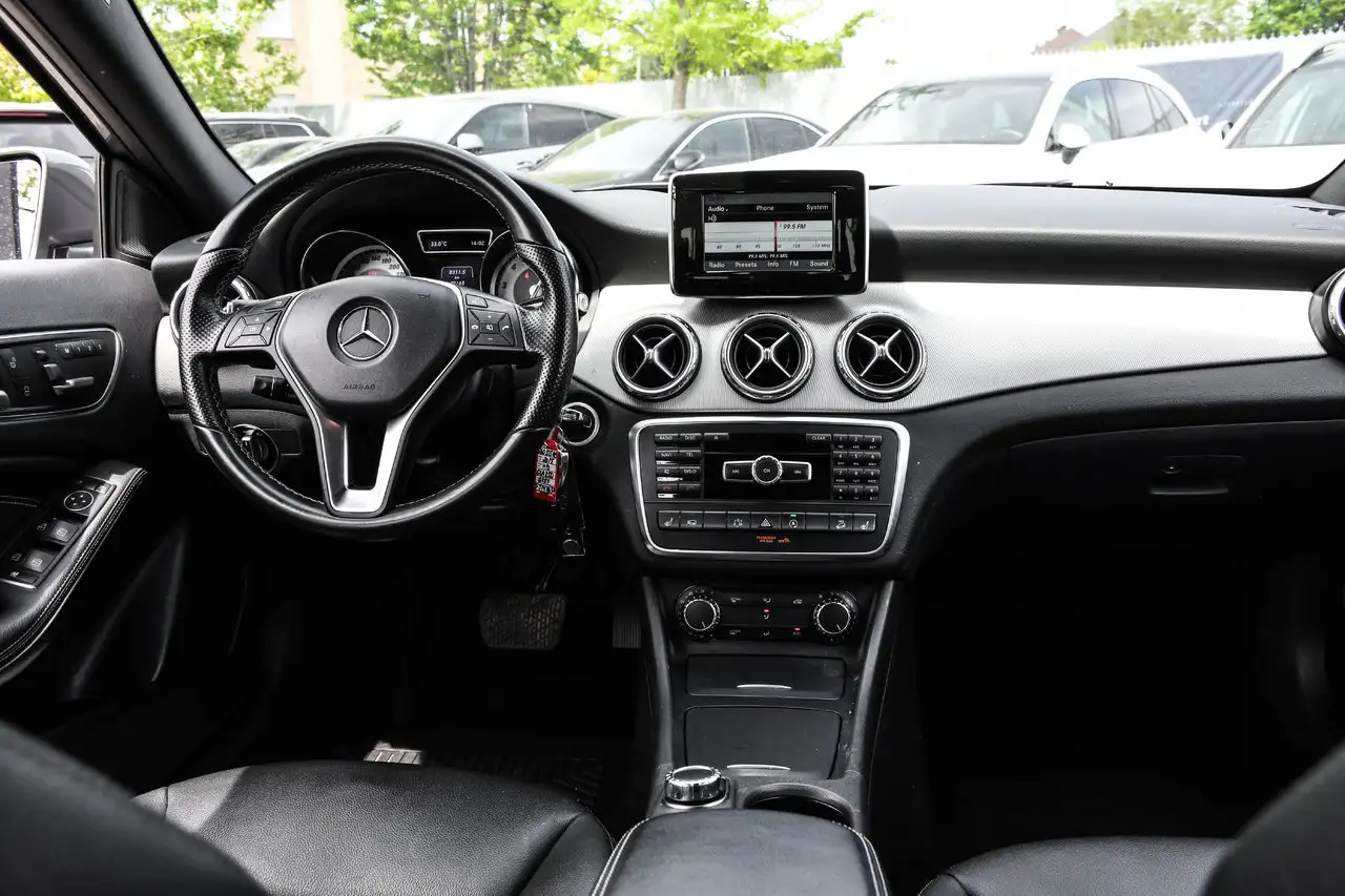 Mercedes-Benz GLA снимка Mercedes-Benz GLA