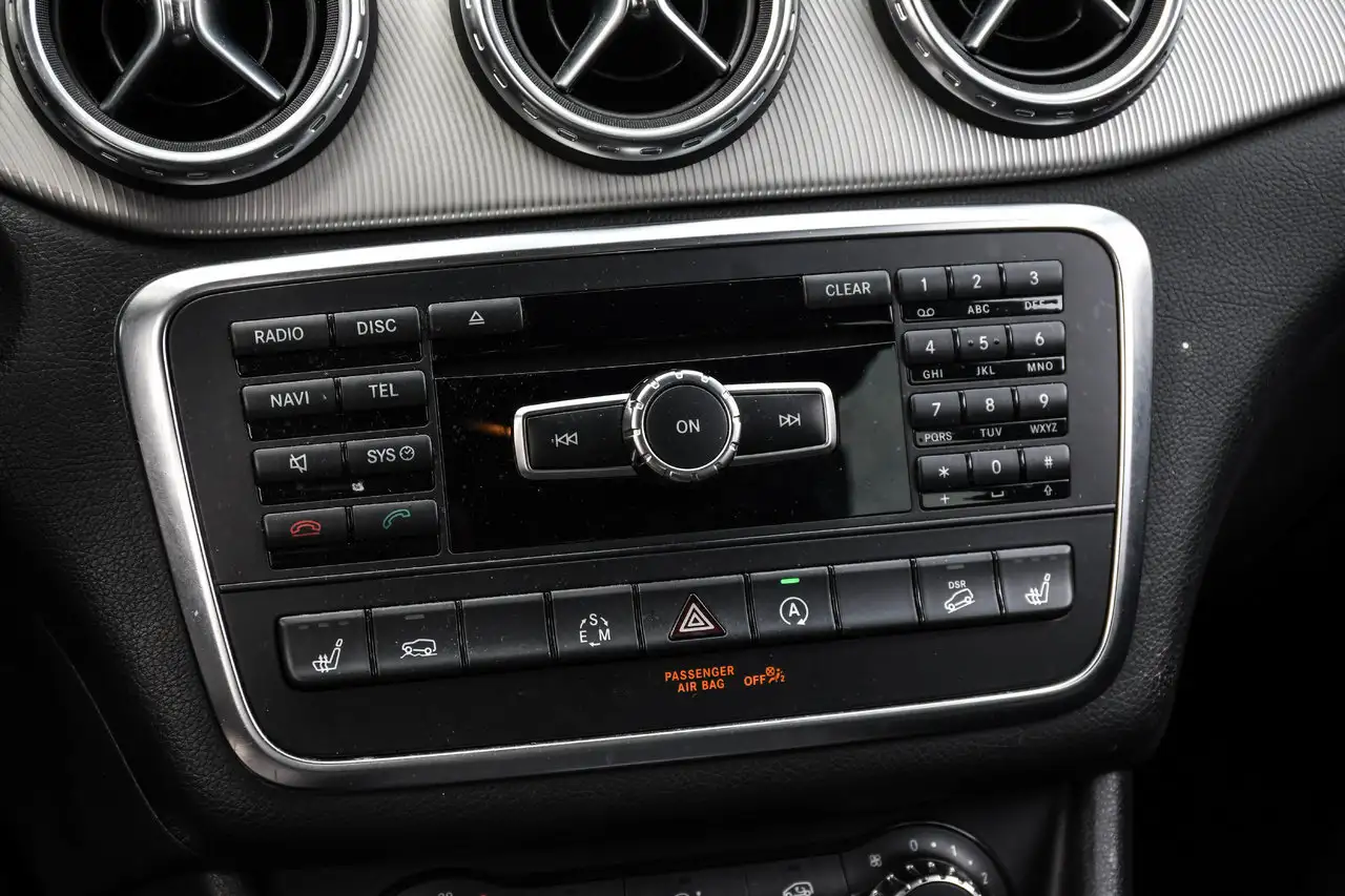Mercedes-Benz GLA снимка Mercedes-Benz GLA
