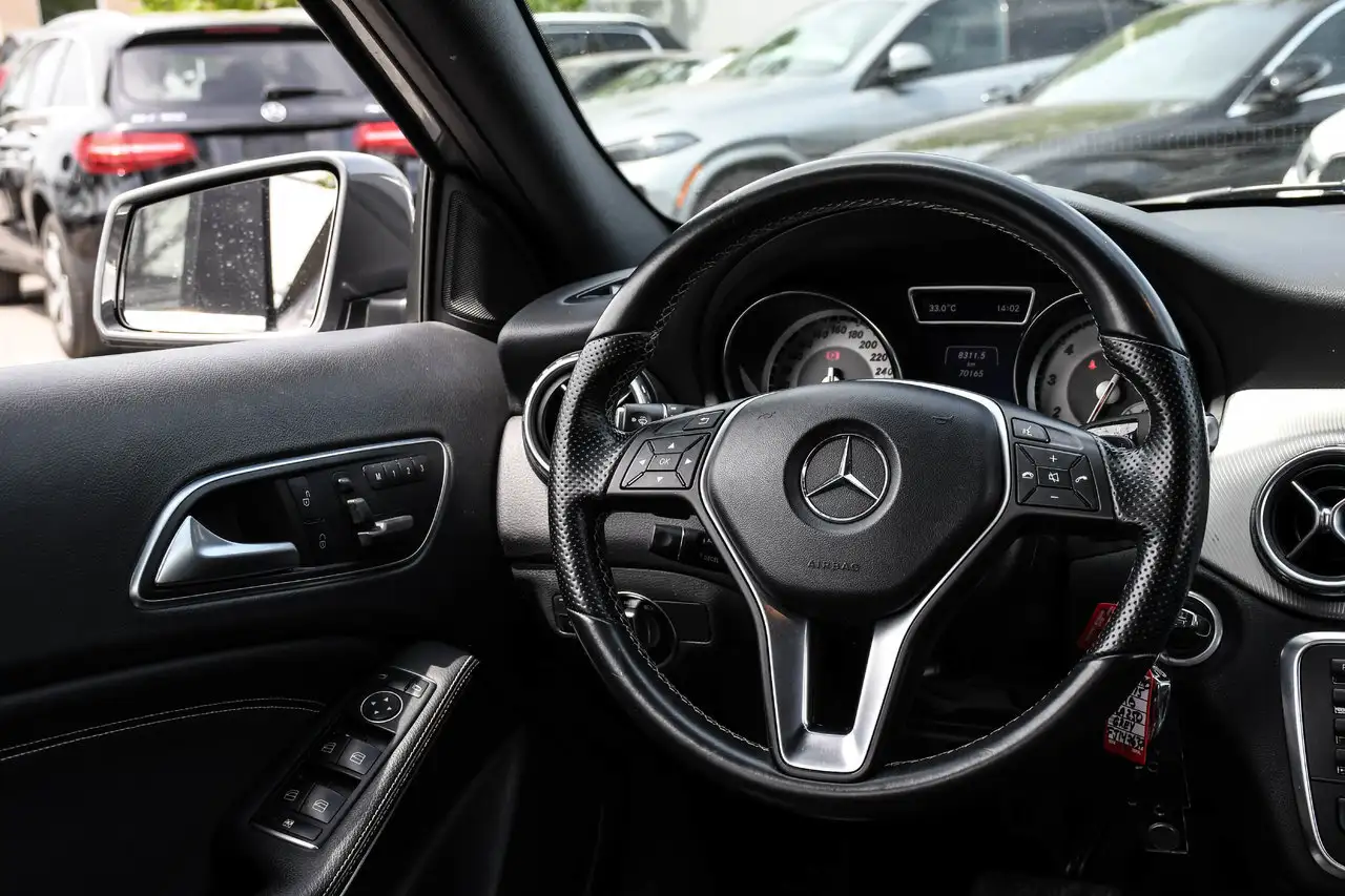 Mercedes-Benz GLA снимка Mercedes-Benz GLA