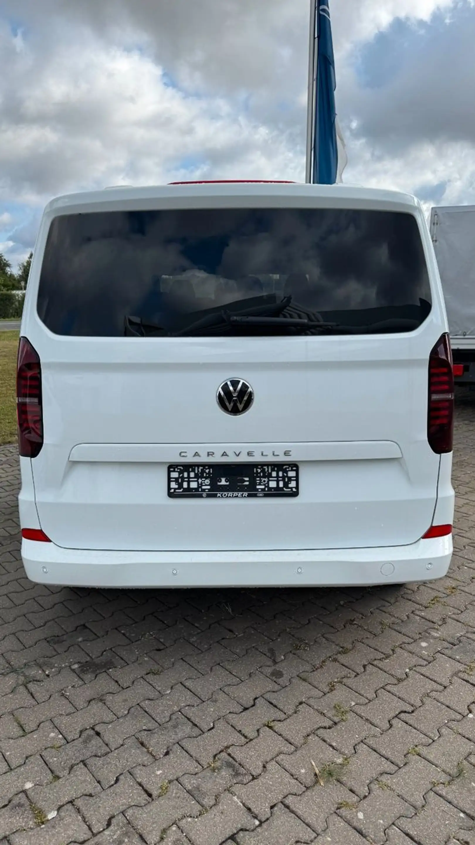 Volkswagen T7 Caravelle KR 2.0 TDI Life — photo 3