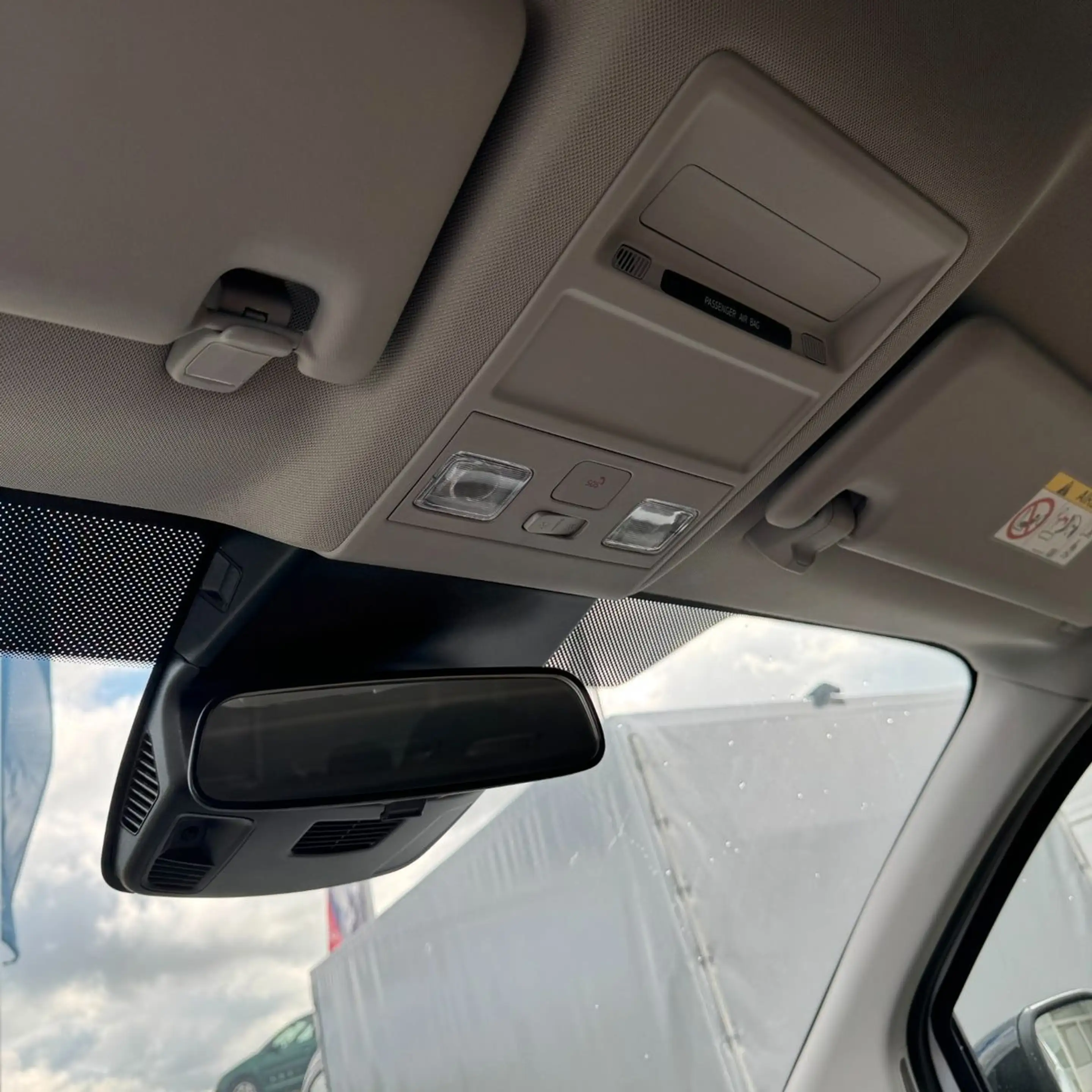 Volkswagen T7 Caravelle KR 2.0 TDI Life — photo 14