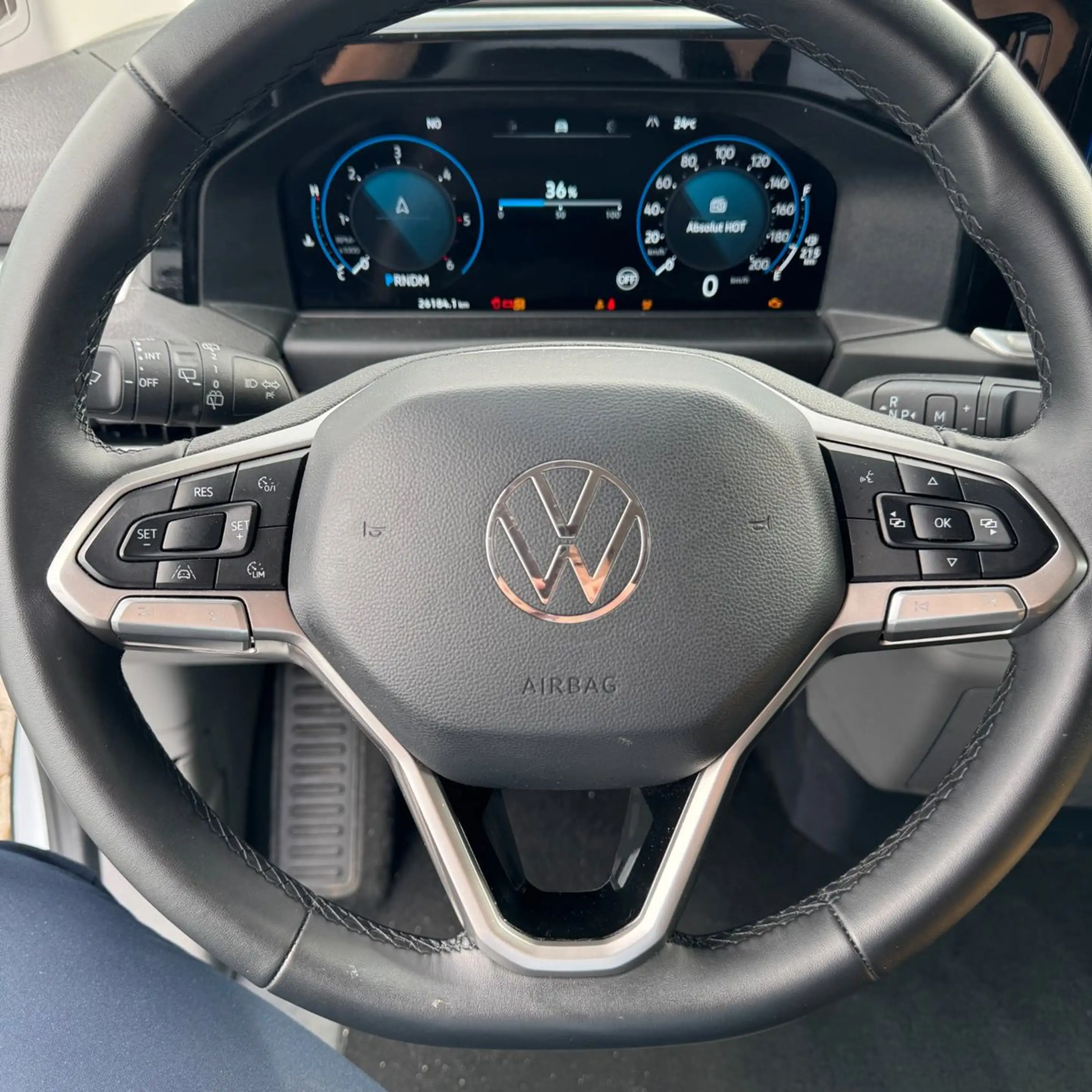 Volkswagen T7 Caravelle KR 2.0 TDI Life — photo 12