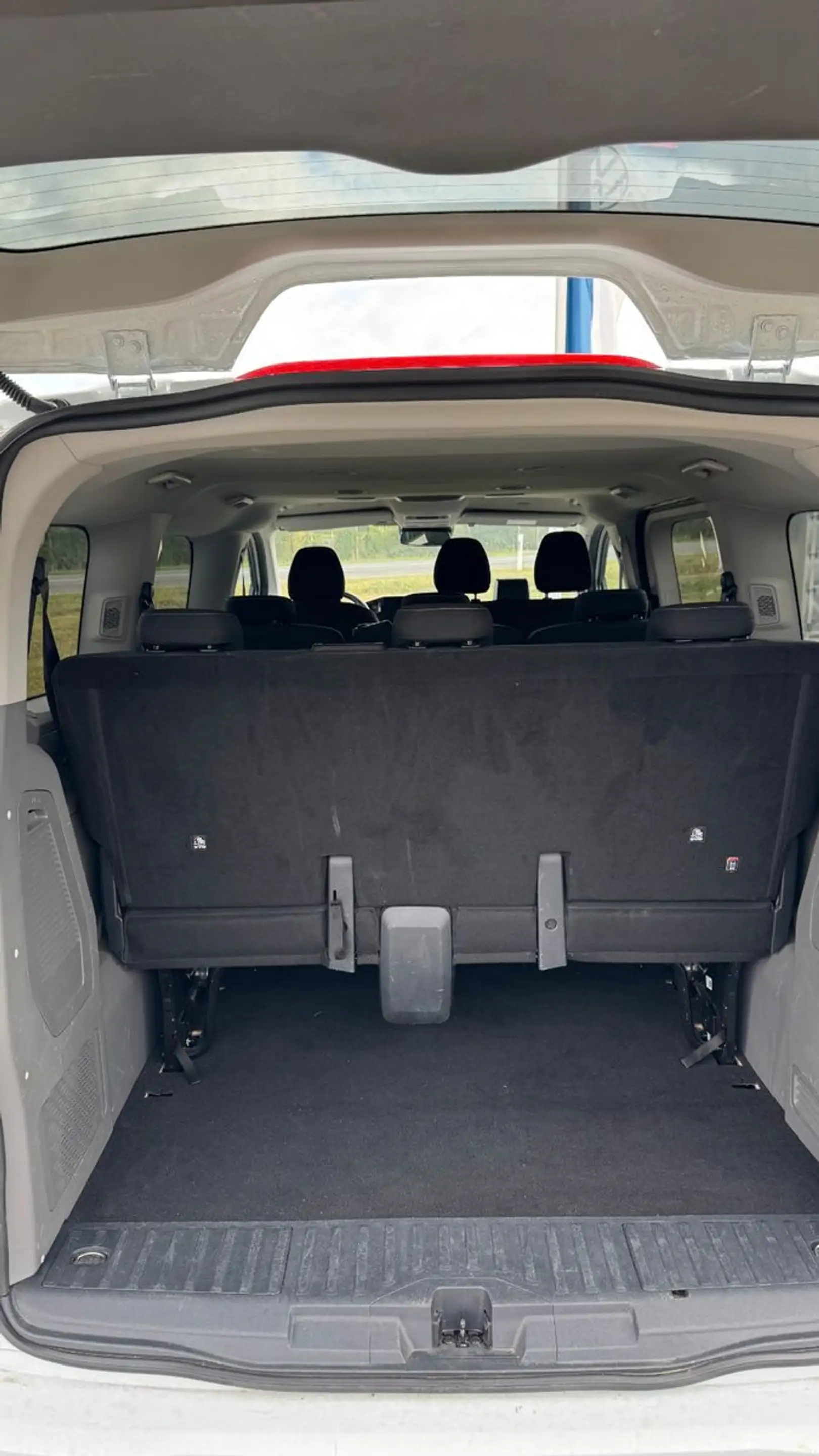 Volkswagen T7 Caravelle KR 2.0 TDI Life — photo 4
