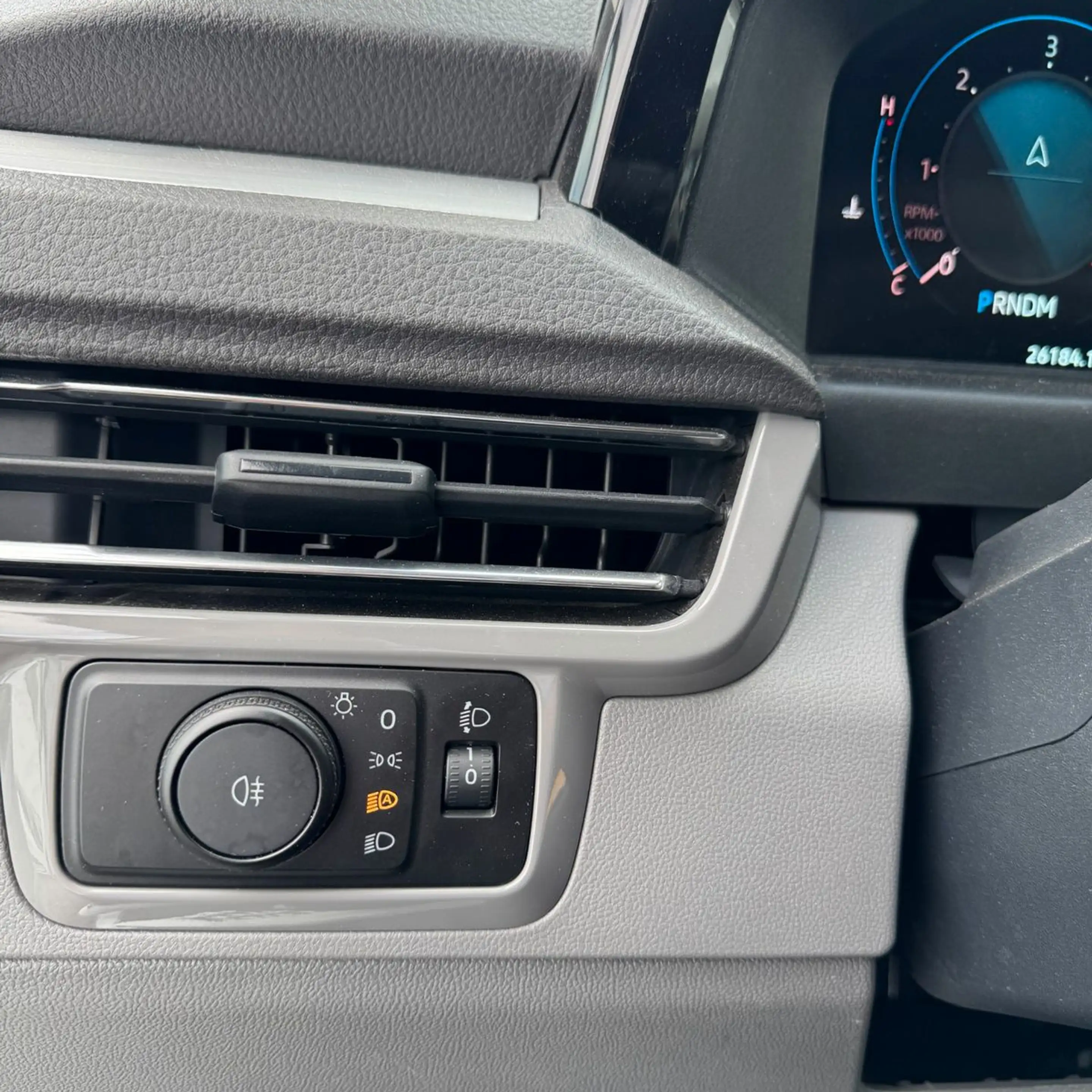 Volkswagen T7 Caravelle KR 2.0 TDI Life — photo 15