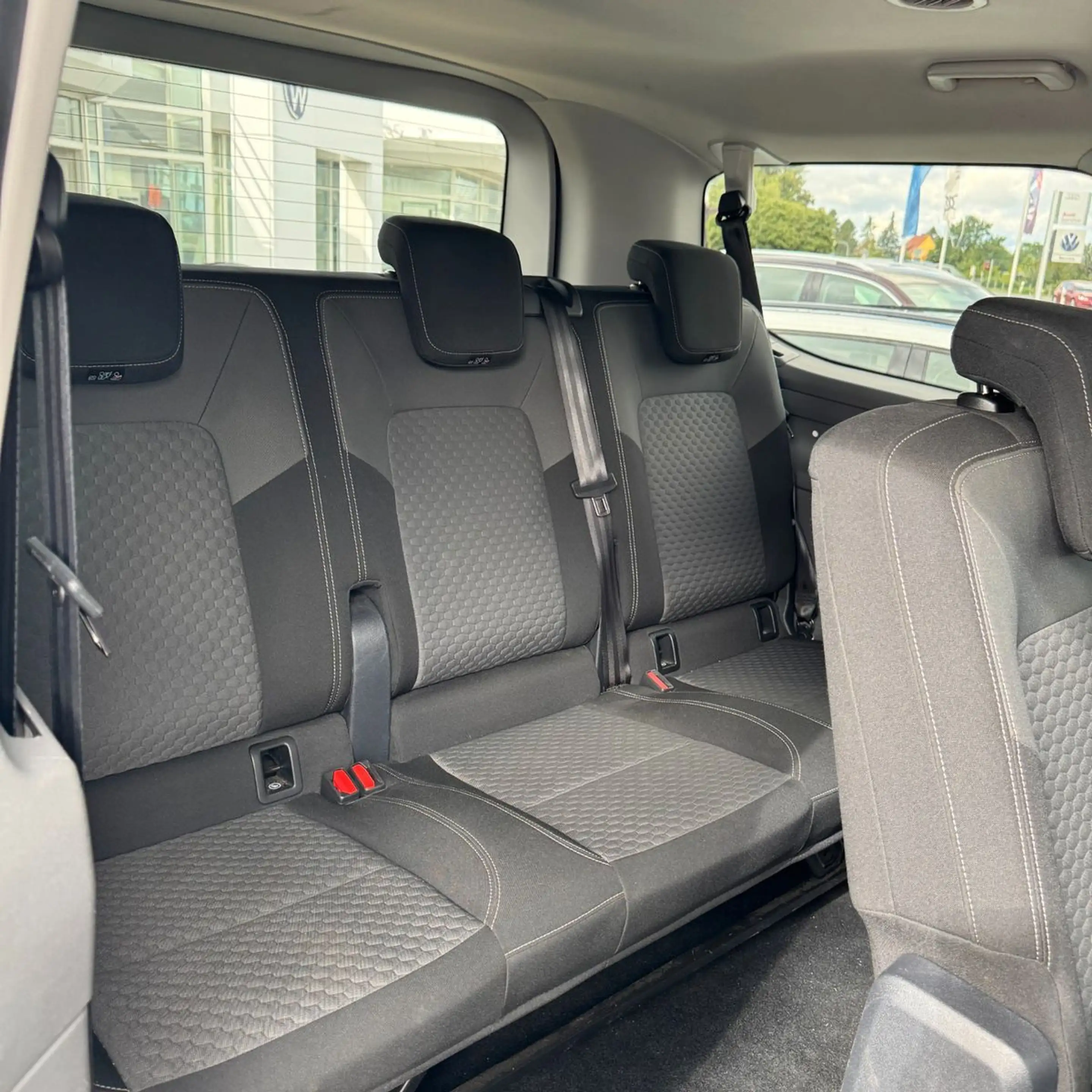 Volkswagen T7 Caravelle KR 2.0 TDI Life — photo 8