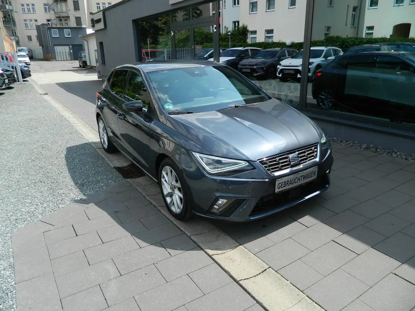 SEAT Ibiza FR 1.0 TSI DSG Voll LED/Sitzheiz/Navi/DAB+/ Šedá - 1