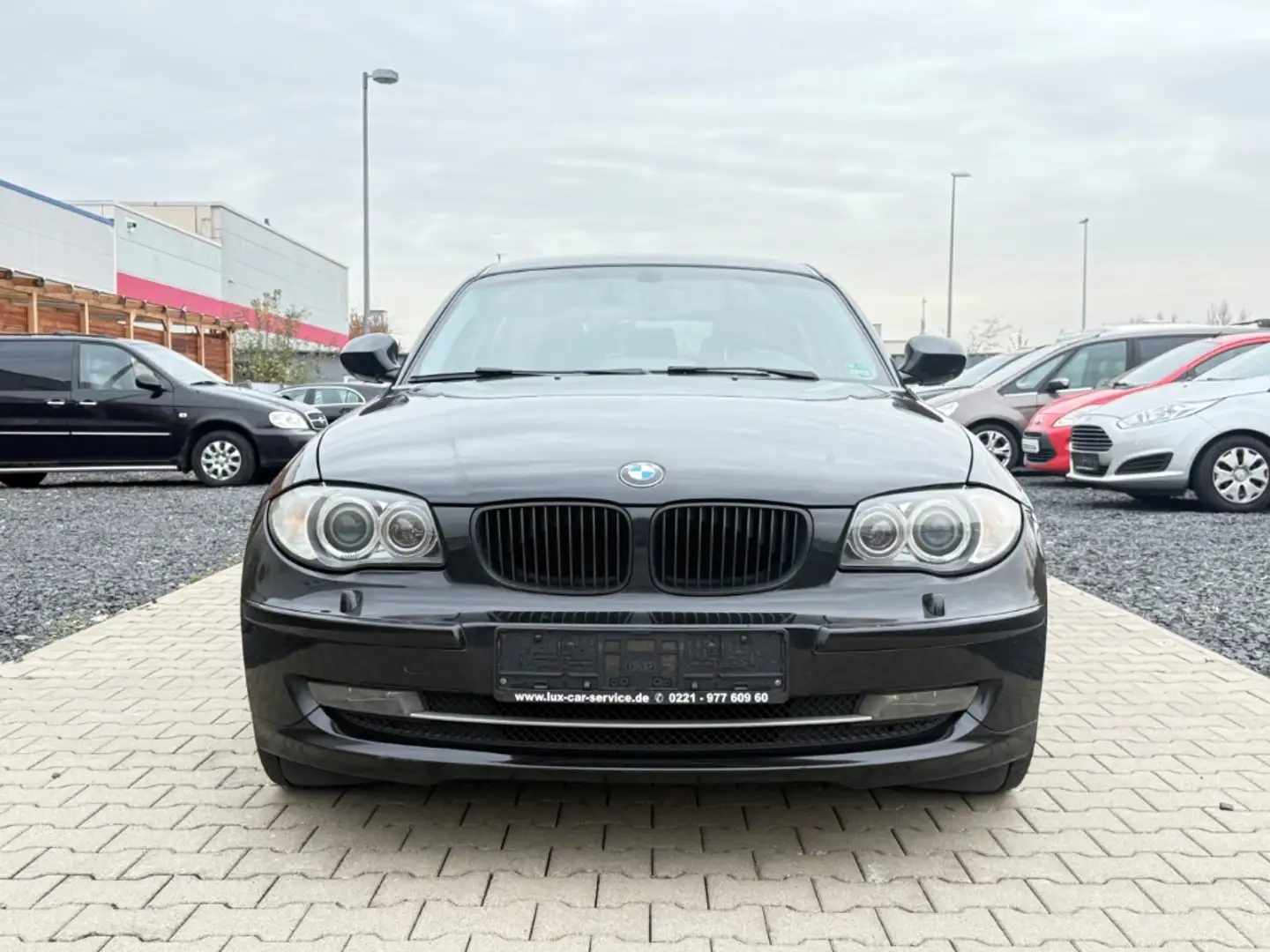 BMW 116 i Navi Xenon Klimaautom SHZ Bluetooth Schwarz - 2