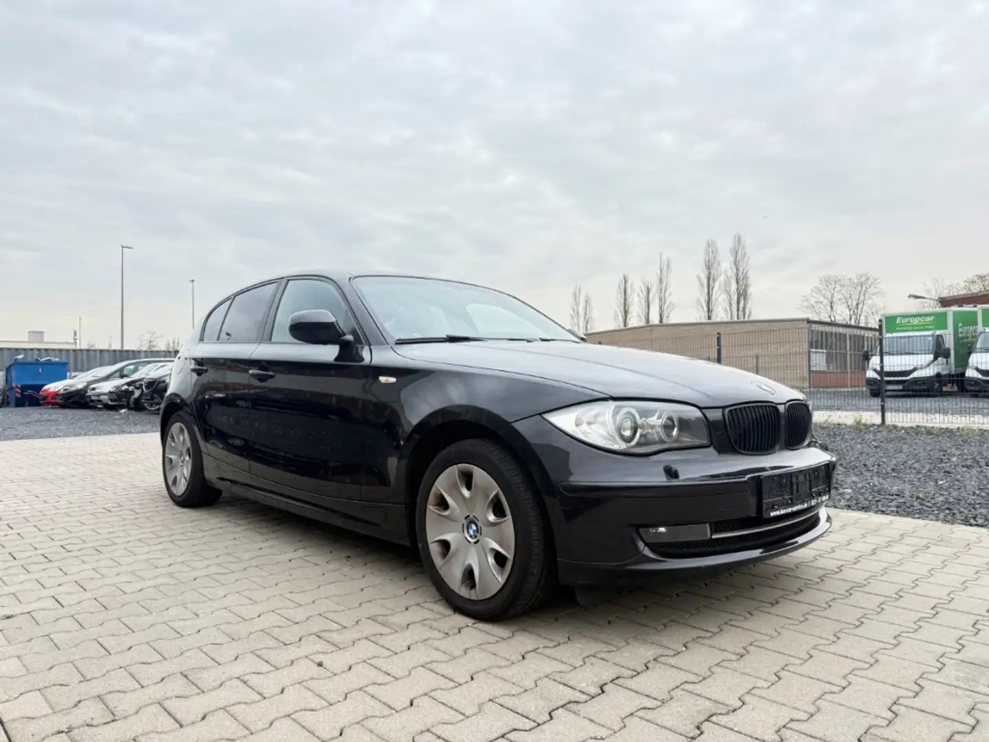 BMW 116 i Navi Xenon Klimaautom SHZ Bluetooth Schwarz - 1
