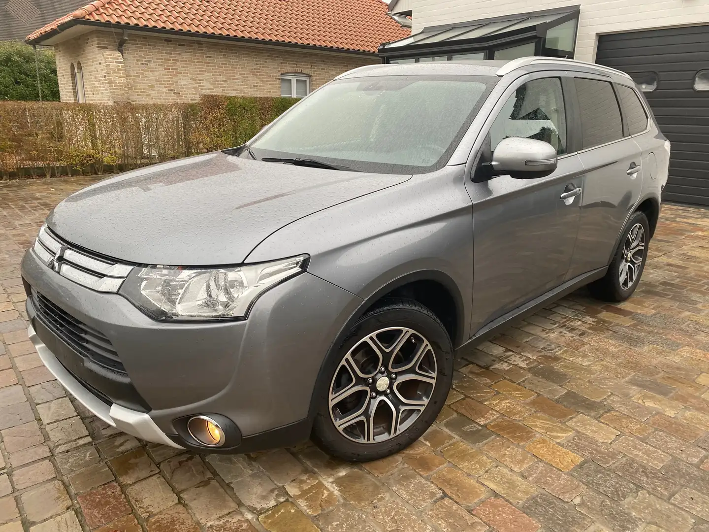 Mitsubishi Outlander 7pl 2.2 DI-D 4WD Instyle Grijs - 1