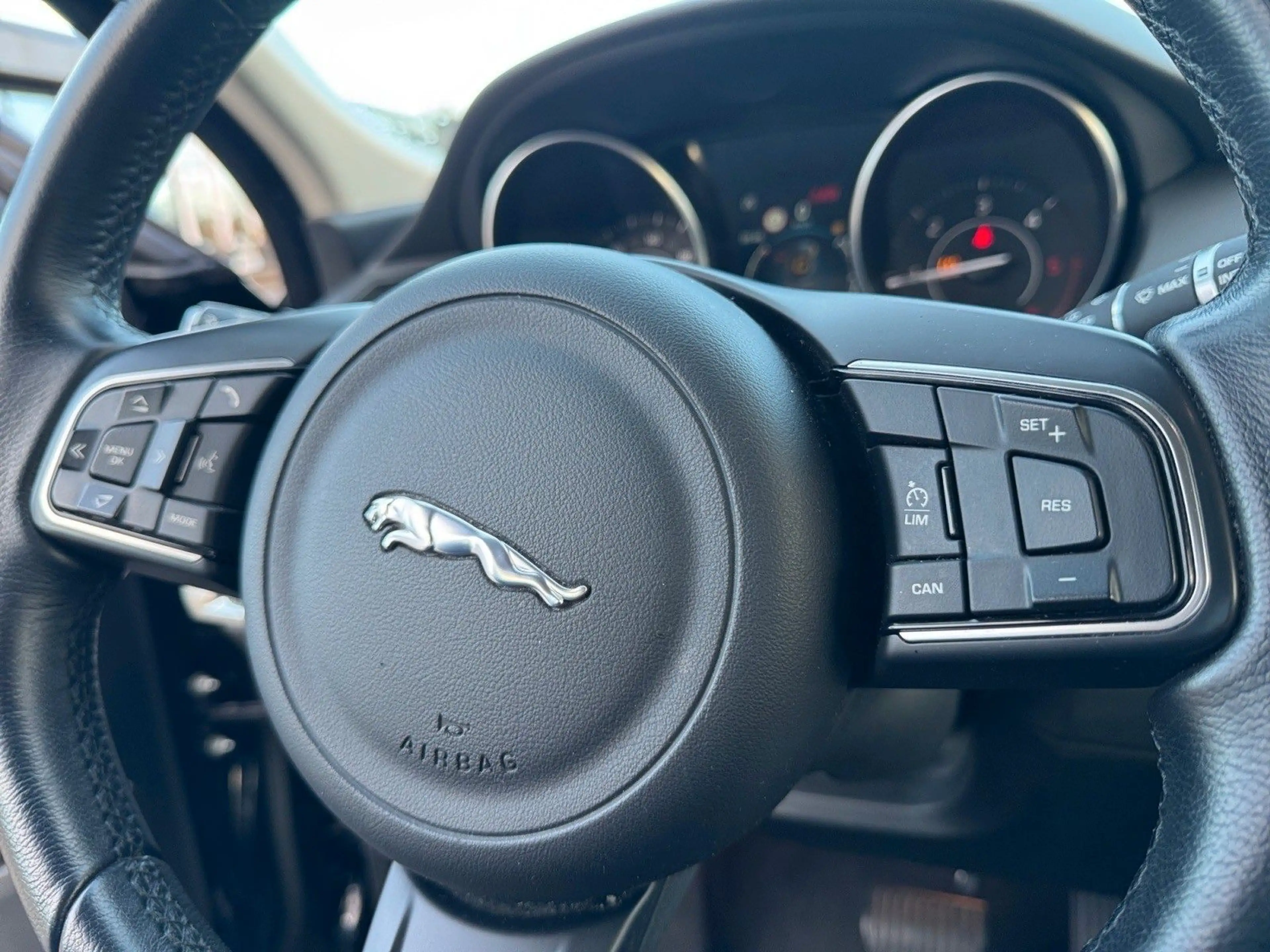 Jaguar E-Pace E-PACE AWD / 1. Jahr Garantie incl. — photo 11