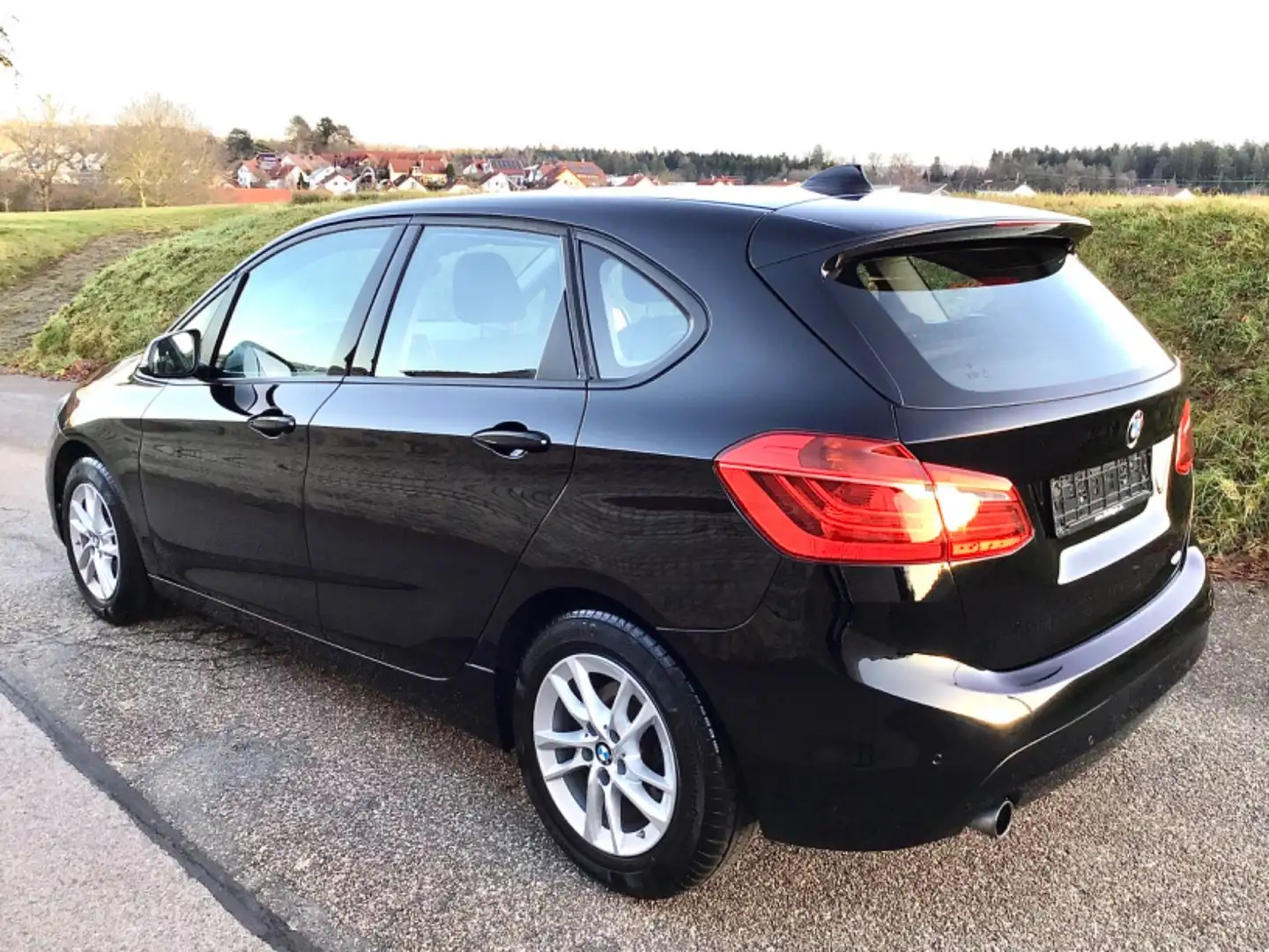 BMW 216 216 i Active Tourer Sport Line - Top Zustand ! Schwarz - 2