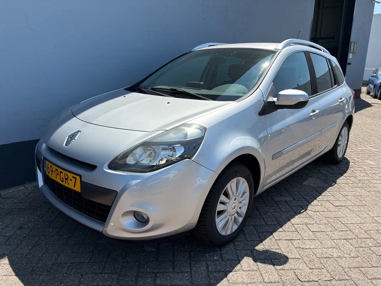 Renault Clio Estate 1.2 TCE Collection — photo 1 of 10