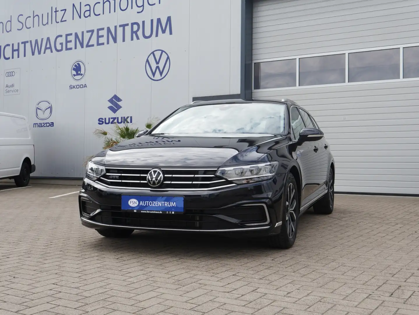 Volkswagen Passat Variant 1.4 TSI Hybrid GTE SITZHZG RFK LED AHK CLIMA APP Schwarz - 2