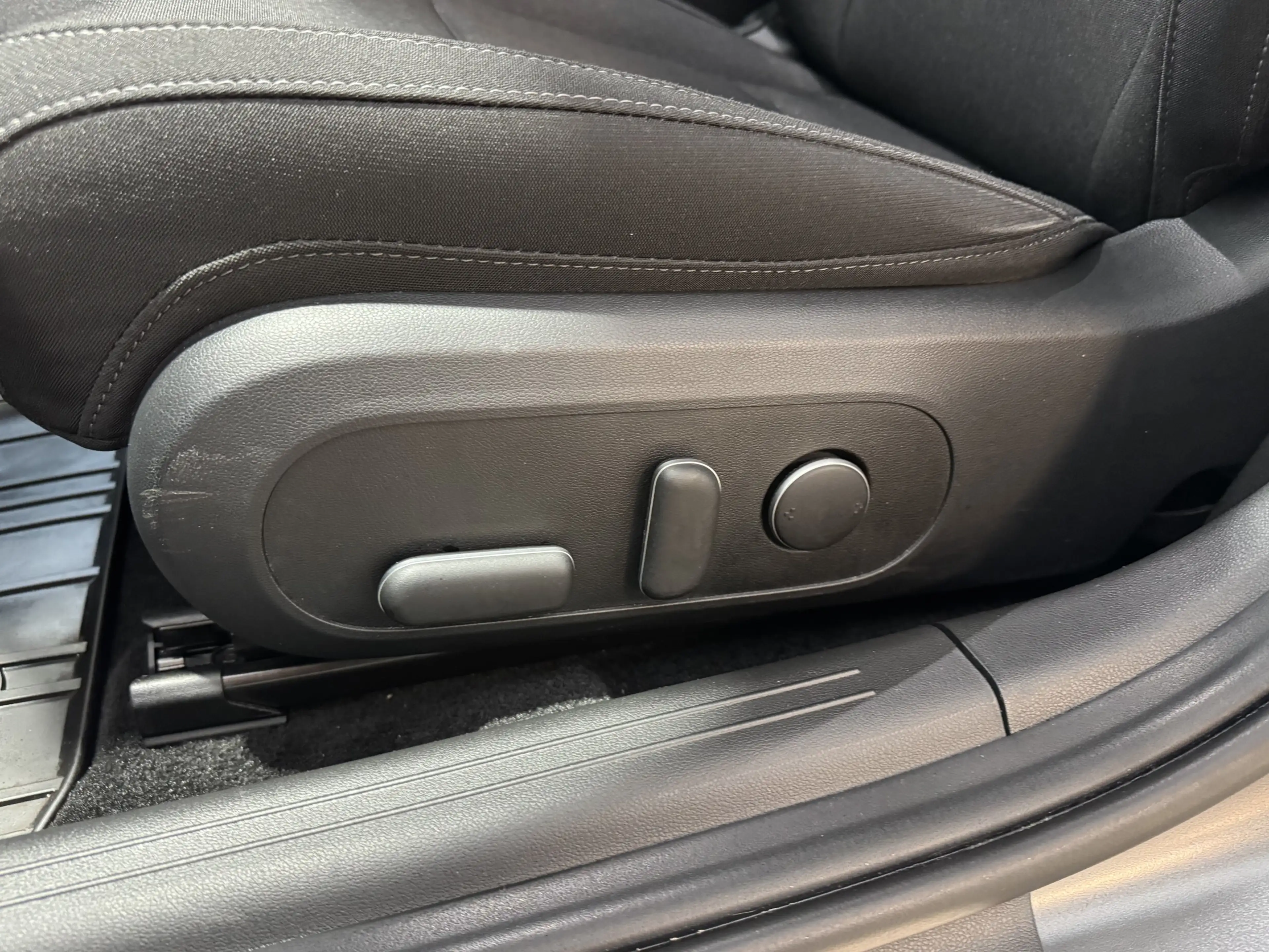 Hyundai IONIQ 6 Techniq R.Cam Navi Wärmepumpe HUD 4WD — photo 13