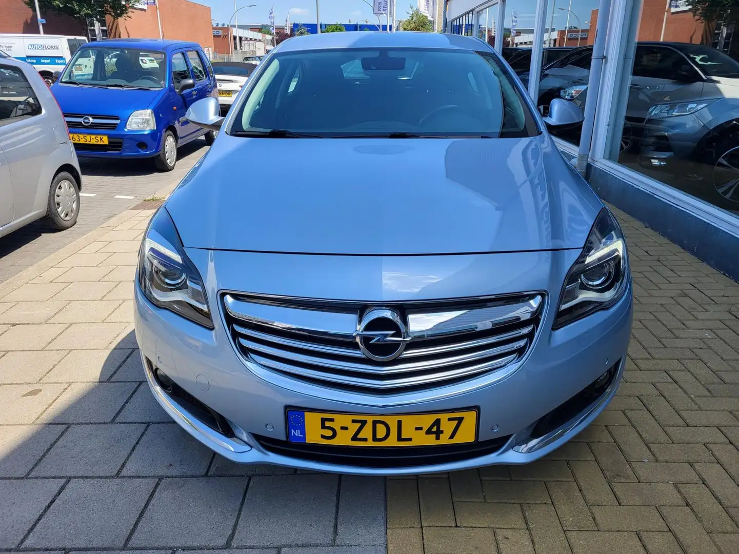 Opel Insignia 1.4 T EcoFLEX Business+ / Navigatie / Cruisecontro Grijs - 2