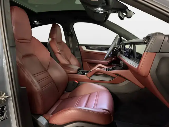 Porsche Cayenne view 13