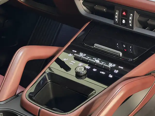 Porsche Cayenne view 15