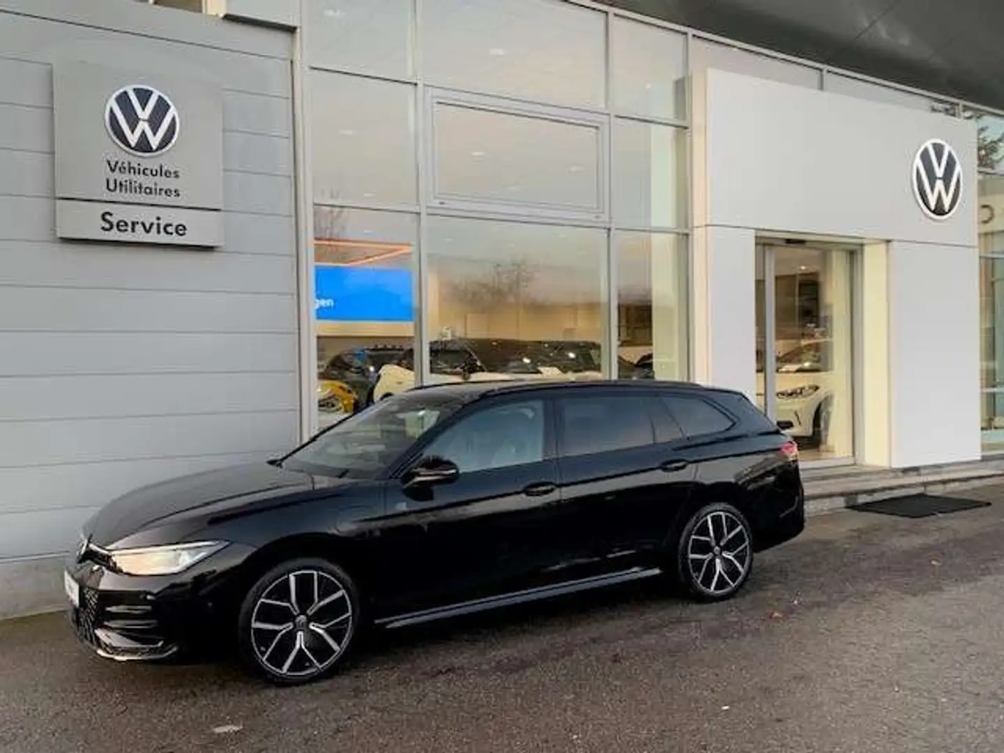 Volkswagen Passat R-LINE SIGNATURE 1.5eHYBRID 177CV DSG6 Noir - 1