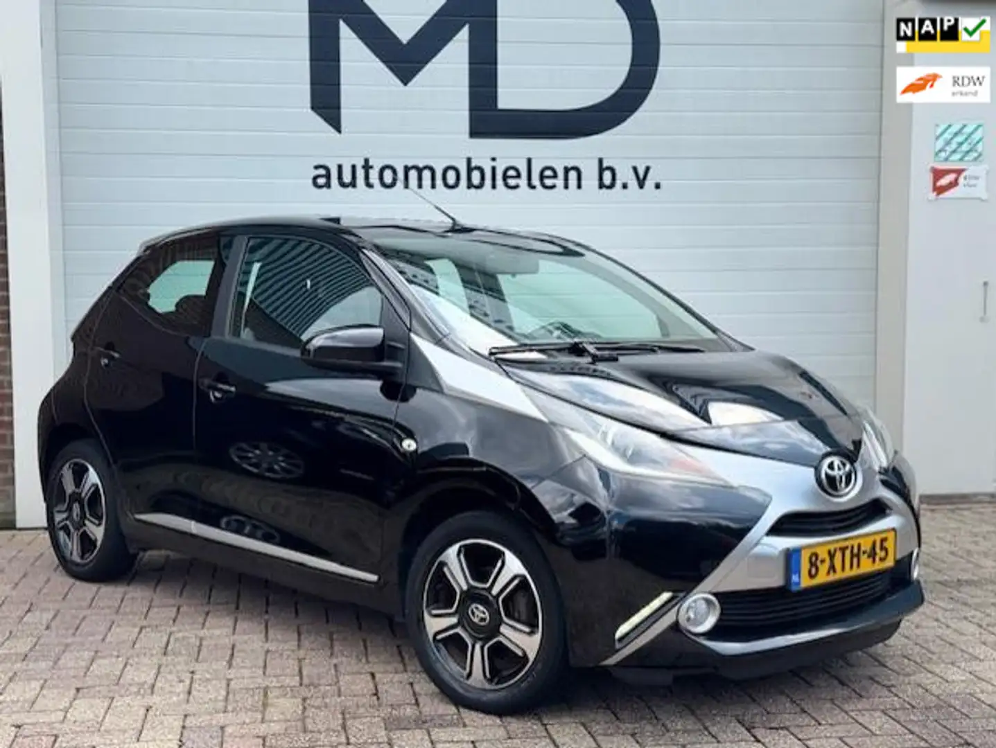Toyota Aygo 1.0 VVT-i x-clusiv -LED-Cruise-Clima-Camera Zwart - 1