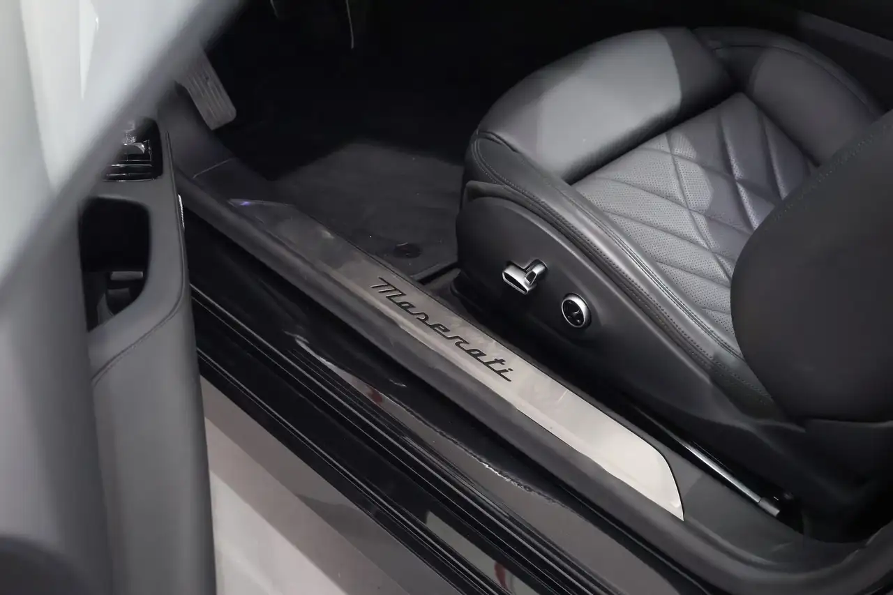 Maserati GranTurismo 2024 — фото 12